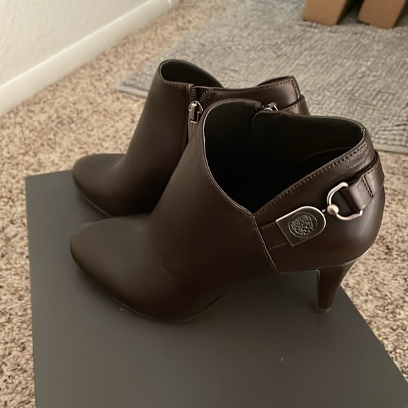 Vince Camuto heels, brown, size 6 1/2 - Picture 3 of 5